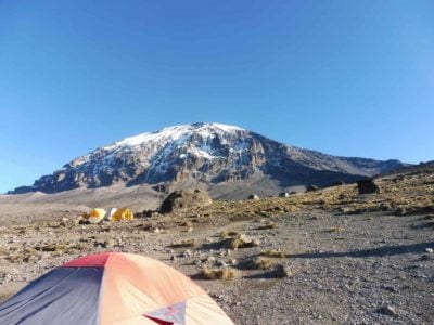 Bambino di 7 anni sale sul Kilimangiaro